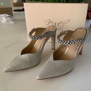Badgley Mischka Jewel Silver Stella Pump - Size 8.5